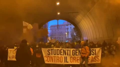 Italians out in force in Genoa against covid passports