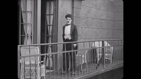 Charlie Chaplin ضحك