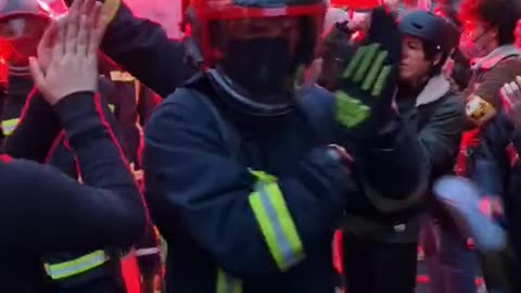 The firemen are with The People of France ??