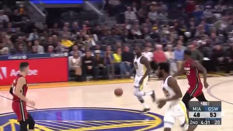 Draymond Green flexes his muscles after and-one dunk while connecting with splash bro’s