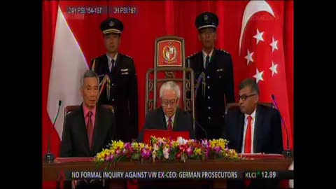 Lee Hsien Loong sworn in as Prime Minister of Singapore (Oct 1)_Cut