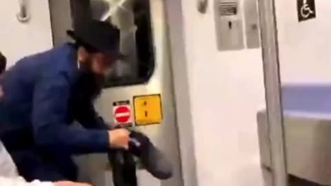 New York Rabbi Gives Homeless Man the Shoes off his feet