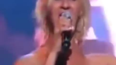 Brazilian Deaf-Mute Trans Woman sings Whitney Houston “I will always love you”