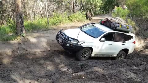 Mitsubishi Pajero Sport - Cape York - Muddy Embankment