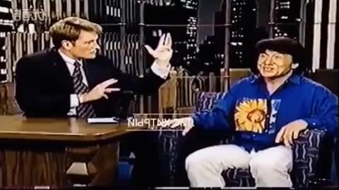 Jackie Chan and the broadcaster flirt with the broadcaster with fabulous movements