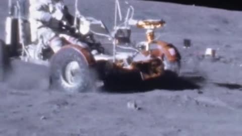 Scientists from India are inspecting the moon by landing on vehicle