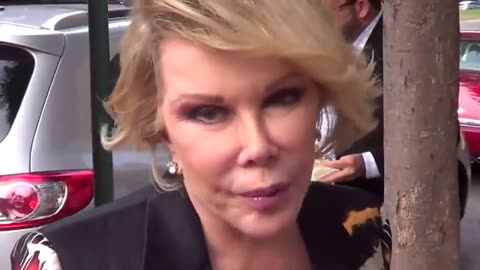 🇺🇸 L'attrice Joan Rivers è stata uccisa due mesi dopo aver dichiarato...