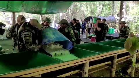 Bolivia destroys cocaine labs found in national park