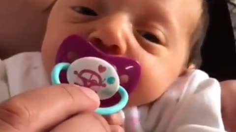 Watch the reaction of this baby 😂😂