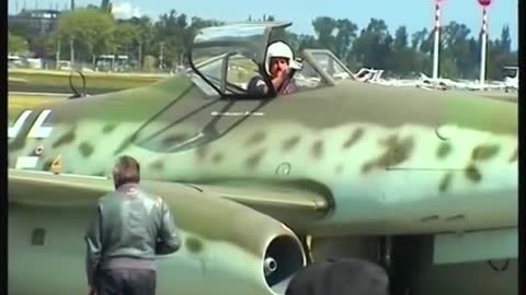 Messerschmitt Me 262 "Schwalbe" - First Flight Over Berlin after 61 Years, Historical Footage!