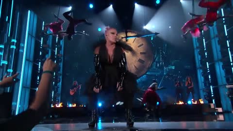 P!nk - Just Like Fire (2016 Billboard Music Awards Performance)