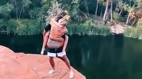 AWESOME 3 PEOPLE DOING CLIFF JUMPING VERY SATISFYING