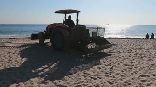 How do they clean the sand on beaches? #WeExplore #Florida #exploreFlorida