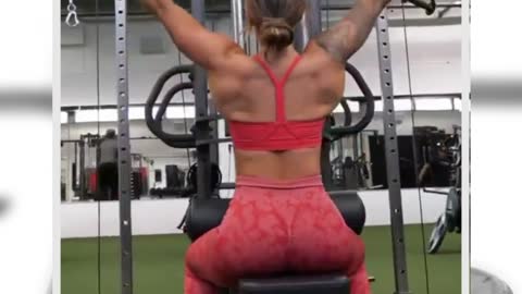 Strengthen Your Back: 5 Back Exercises for Women At the Gym (dumbbells and cable machine)