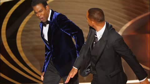 Will "The Simp" Smith slaps Chris Rock.