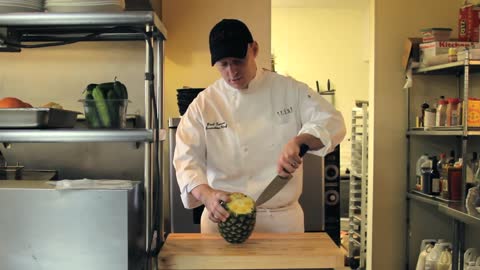 How to Dice a Pineapple - Tips and Tricks from Newbury College