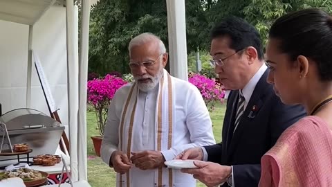 Moments between the Prime Minister of India and the Prime Minister of Japan eating Panipuri 😊🤌
