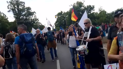 05.08.2023 Berlin Demo Trommlerspalier