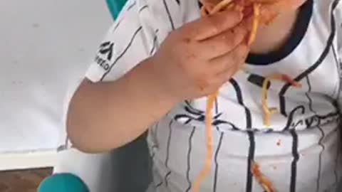 Does anyone child enjoys spaghetti 🍝 like this 🤔