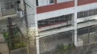 Chuva forte em São Paulo causa morte, quedas de árvores e falta de luz