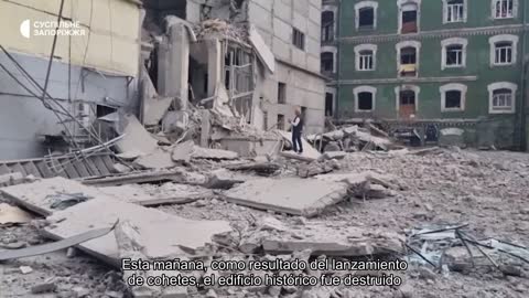 Esta mañana, como resultado del lanzamiento de cohetes, un edificio histórico en Zaporozhye fue des
