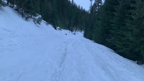 Climbing Up Thick Fluffy Marshmallowy Snow – Potato Hill Sno-Park – Central Oregon – 4K