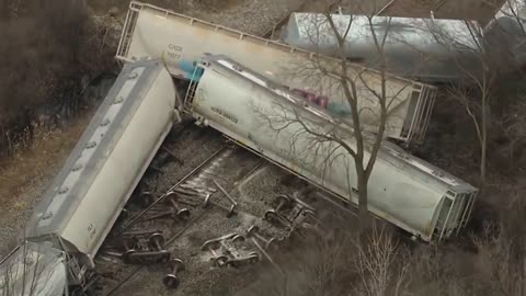 ANOTHER TRAIN DERAILMENT W/HAZARDOUS MATERIALS in DETROIT