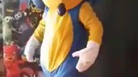 Sonic the hedgehog mascot dance off