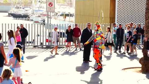Street Performer Karcocha in Barcelona Spain! So FUNNY!