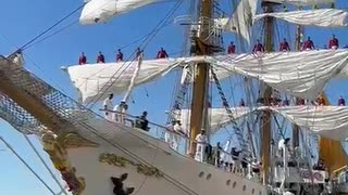 Video: Así fue la llegada del buque ARC Gloria a Barcelona