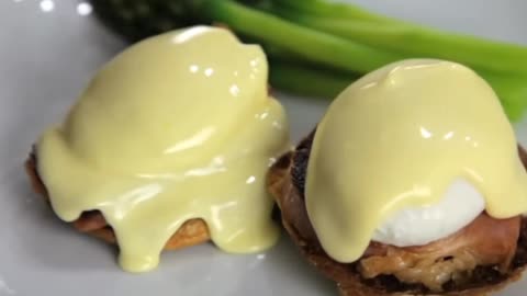 Make the best hollandaise sauce in mere minutes without fail!