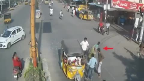 -Terrible Accident _ Car Hits Auto _ Live Accidents in India _ Tirupati Traffic Police-