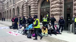Swedish police remove protesting Greta Thunberg again