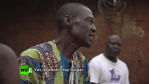 Spose Voodoo DOCUMENTARIO Il Benin è considerato la patria del voodoo,un culto pagano (di stregoneria) spesso descritta come magia nera.Così ci sono i conventi voodoo che sono sparsi in tutto il benin meridionale.