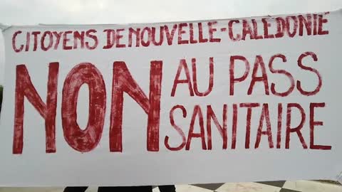 Action Banderole Calédonie - Pour la liberté vaccinale et pour la liberté de se soigner