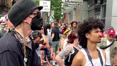 🚨Palestine protesters block the Philly Pride Parade