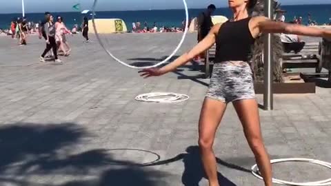 how to spin a hula hoop