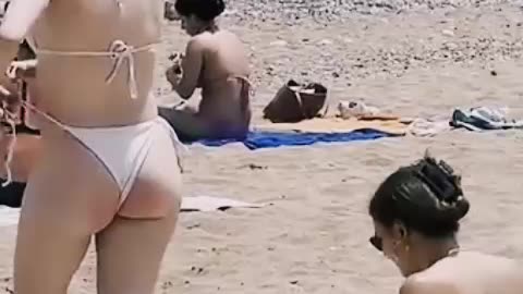 😃😁😃😦Beach girls enjoying 😦😁