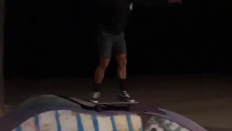 Man fall while doing skating