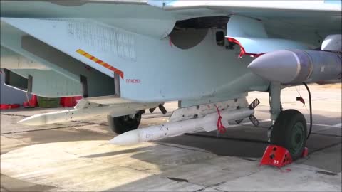 RUSSIAN SU-35 FIGHTER JET BEING USED IN WAR IN UKRAINE SPECIAL INSIDE LOOK!