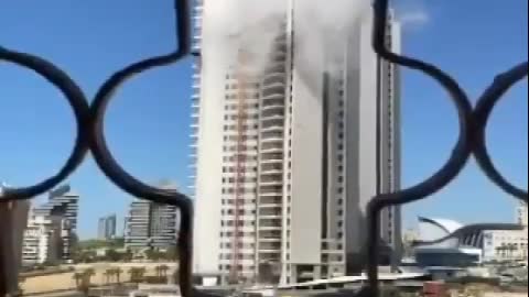 Rocket atingiu um prédio residencial na cidade de Ashdod, Israel