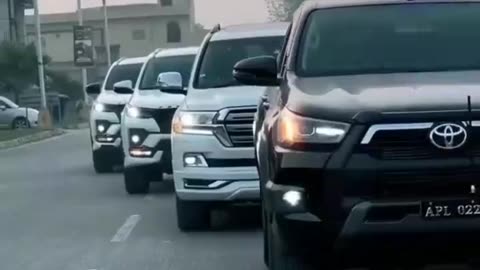 Land Cruiser vs Revo