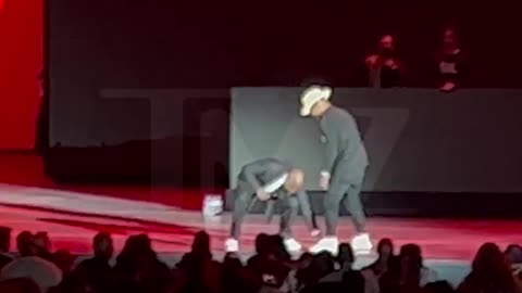 Dave Chappelle Continues to Crack Jokes After Tackle Joined By Jamie Foxx _ TMZ