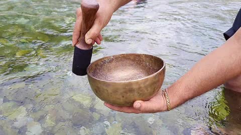 Singingbowl with water