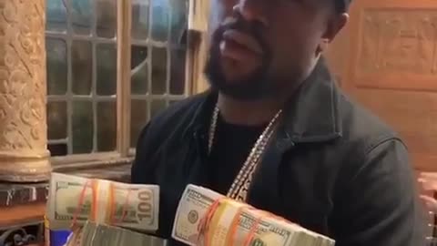 Floyd Mayweather Proves He Got More Money Than, Most Rappers