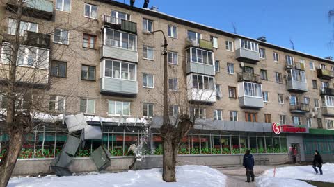 Cleaners Drop Ice from Roof Without a Care