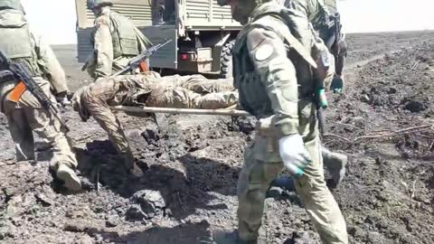 18+ Russian soldiers under the Ukrainian Army’s fire evacuated the corpses of Ukrainian soldiers