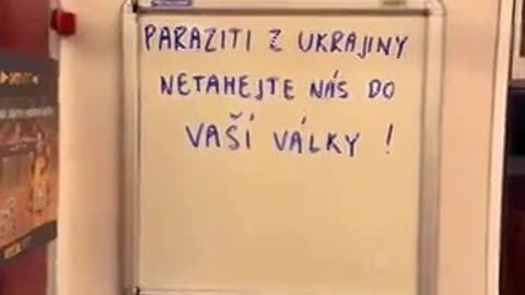 Residents of the Czech Republic left a message for Ukrainian refugees in the local metro