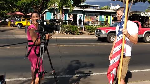 KHNL news video crashed by passionate passerby