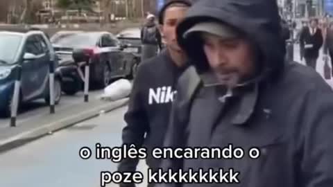 MC POZE DO RODO ENCARANDO GRINGO NA INGLATERRA